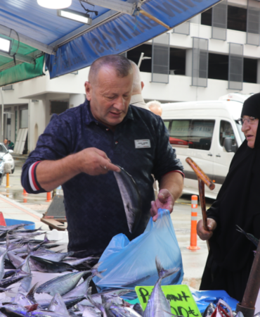 Rize'de Palamut Bolluğu Balıkçı Tezgahlarındaki Fiyatları Düşürdü