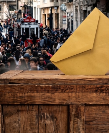 Arayüz Kampanyası araştırması gençlerin ekonomik beklentilerini ve siyasi tercihlerini ortaya koydu