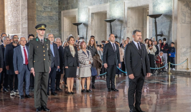 Muayenehaneler Derneği 1 Ekim Ulusal Muayenehane Hekimleri Günü'nde Anıtkabir'i Ziyaret Etti