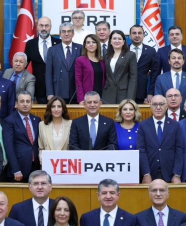 YENİ Parti AYM'ye Savunmasını Verdi: İsim Değişikliği İçin Üç Alternatif Belirlendi
