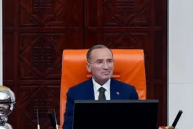 Bekir Bozdağ Sağlık Sorunları Nedeniyle TBMM Başkanvekilliğinden İstifa Etti