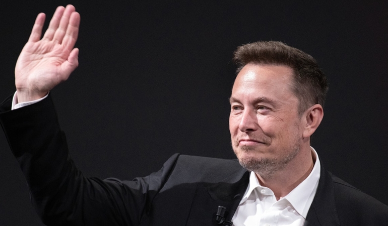 Elon Musk SpaceX ve Tesla birleşmesi için özel komiteler kurulduğunu açıkladı